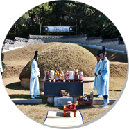 The Tomb of General Jwa-Jin Kim [photo]
